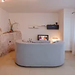 Dietro La Grotta