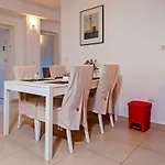 Dietro La Grotta Apartamento *
