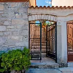 Dietro La Grotta