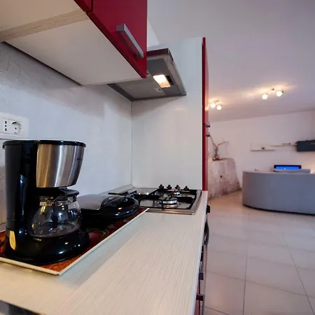 Dietro La Grotta * Rovinj