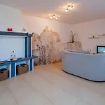 Dietro La Grotta * روفينج