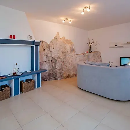 Dietro La Grotta * Rovinj