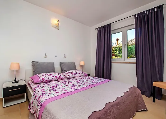 Dietro La Grotta Lägenhet