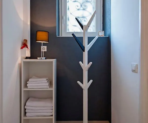 Dietro La Grotta * Rovinj