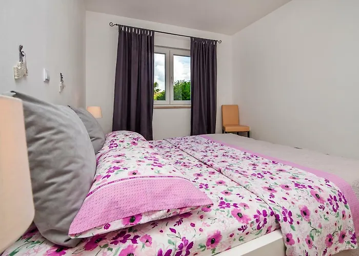 Dietro La Grotta Lägenhet *